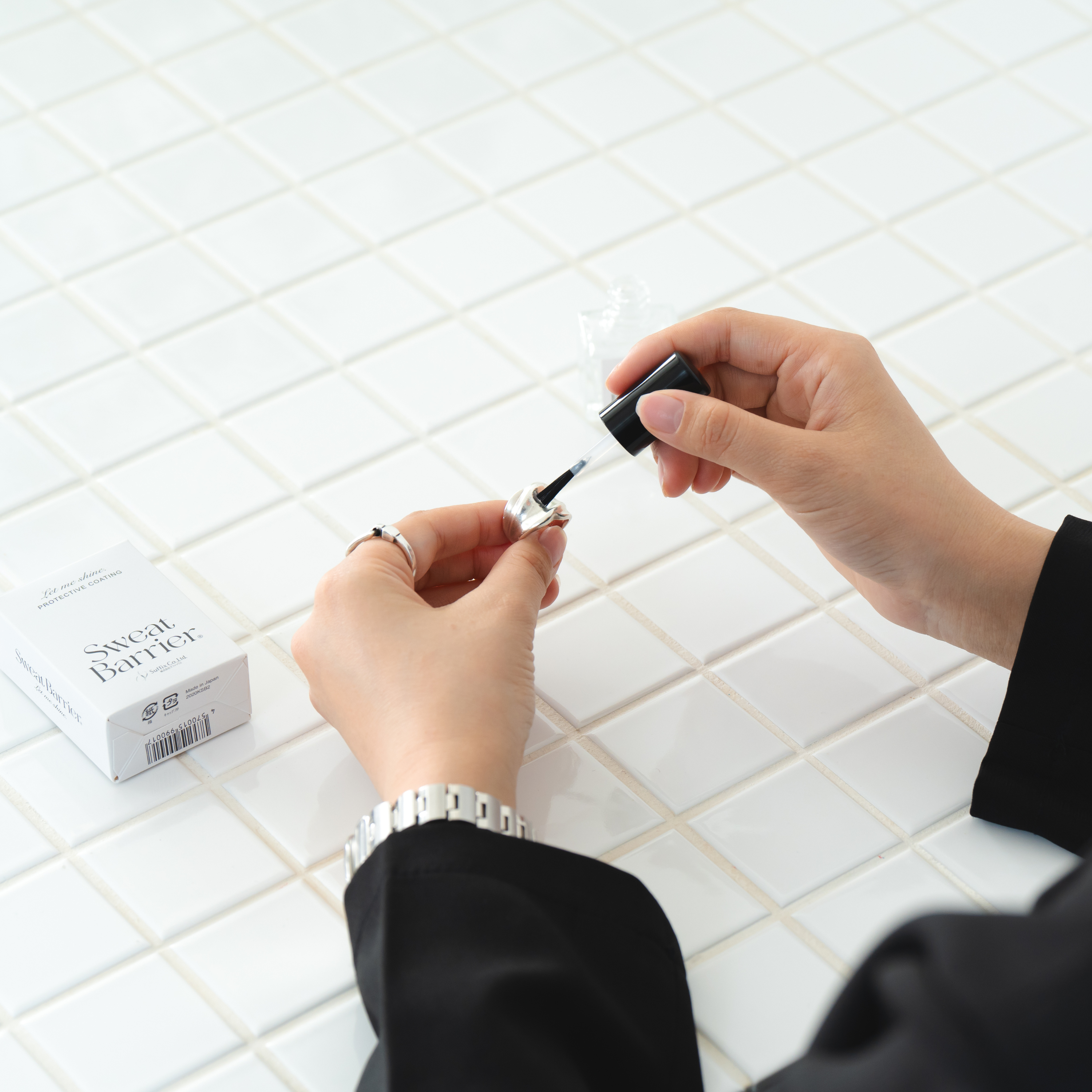 金属の輝きを長持ちされるアクセサリー用コーティング剤